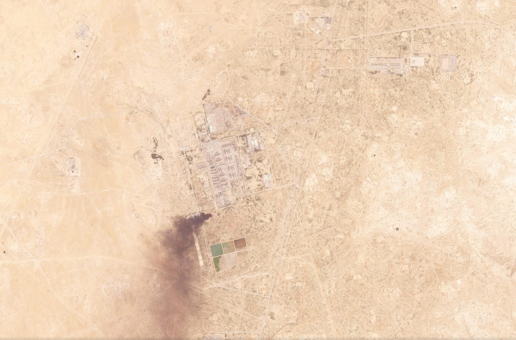 Figura 3 — Ghawar, sezione centrale, Arabia Saudita (PlanetScope, 13 aprile 2026)